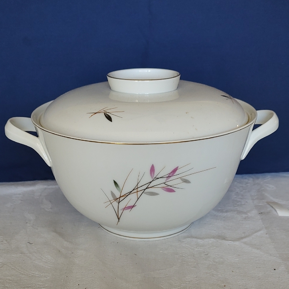 Vintage lROSENTHAL GEISHA COVERED VEGETABLE BOWL